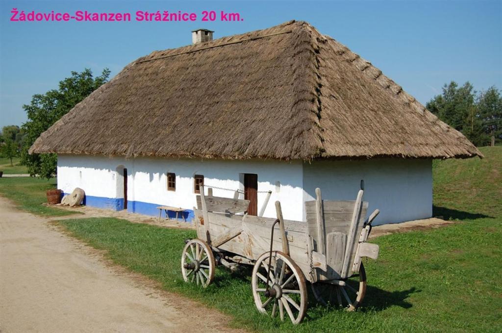 Cyklo Ubytovani A Vinny Sklep Zadovice Zewnętrze zdjęcie